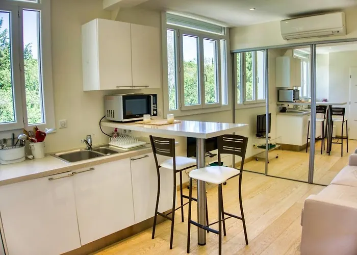 Charming 50 Meters From The !! شقة كان